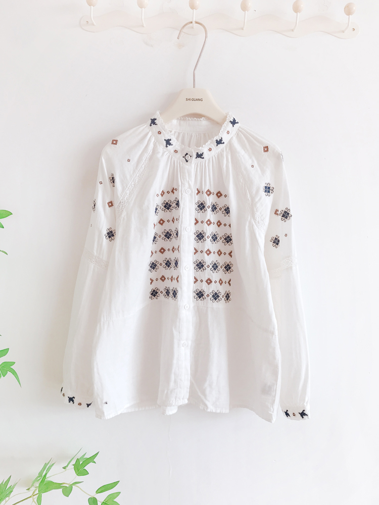Customized Wholesale White Shirt with Embroidery
