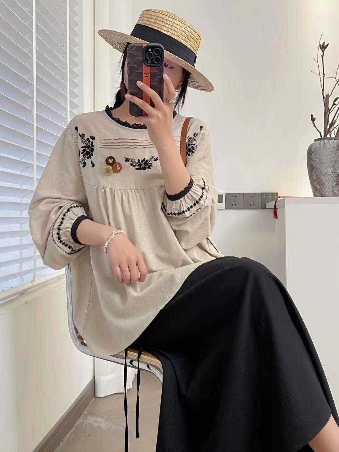 Customized Wholesale Retro Emberoidy Cotton Linen Blouse