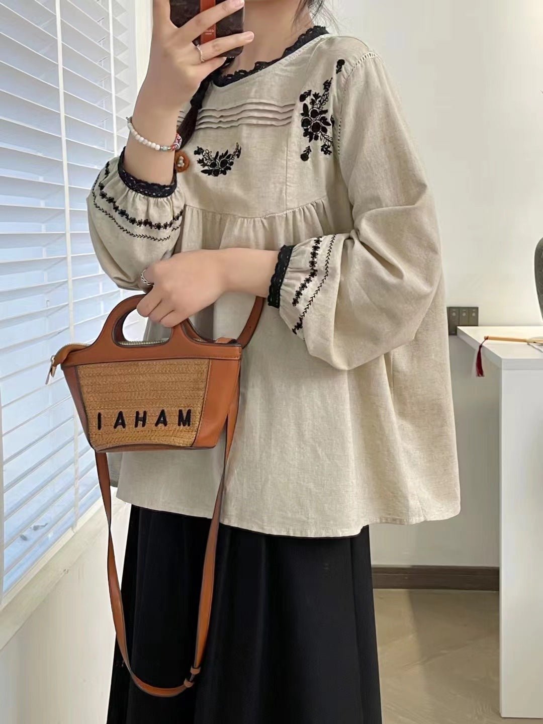 Customized Wholesale Retro Emberoidy Cotton Linen Blouse