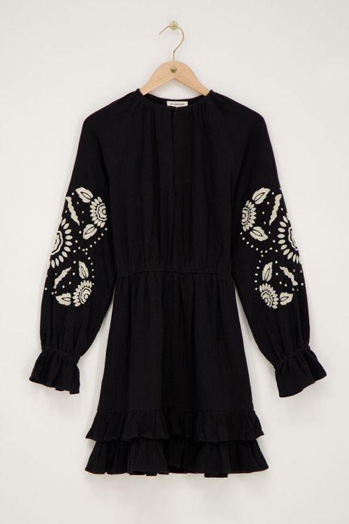 Custom Wholesale Black dress with white embroidery