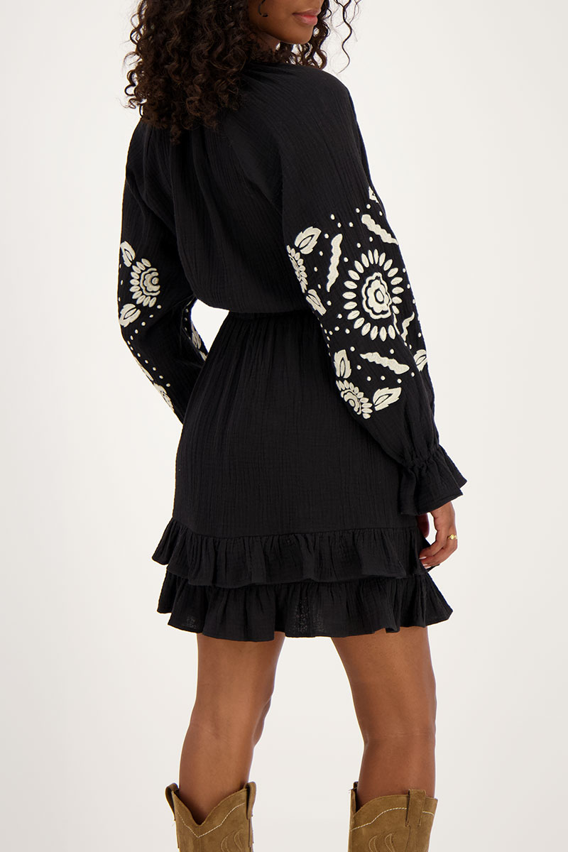 Custom Wholesale Black dress with white embroidery